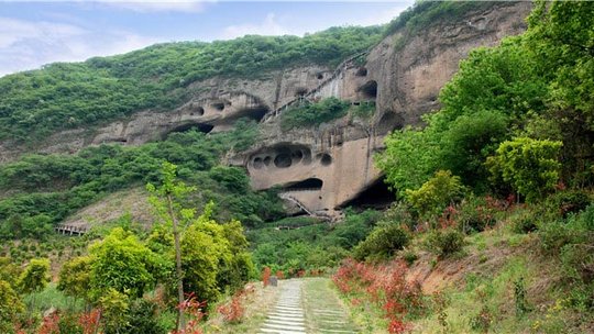 大別山石窟風景區